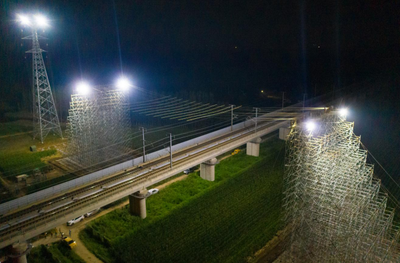 夜戰 圓滿完成跨越京滬高速鐵路